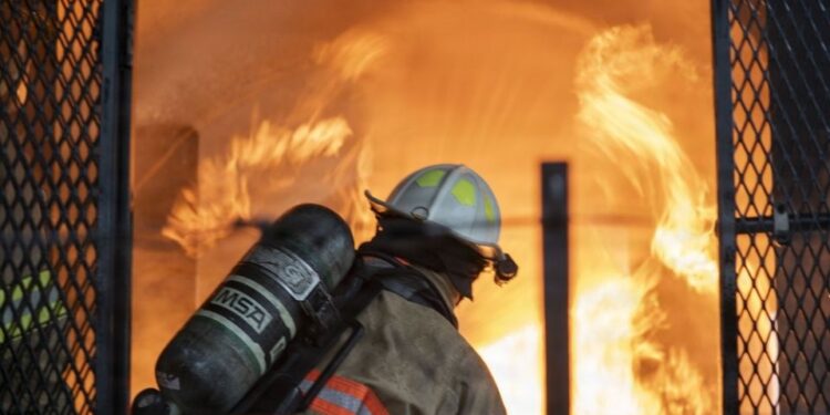 Desaparecen dos trabajadores en Ohio tras explosiones en una empresa de reciclaje industrial