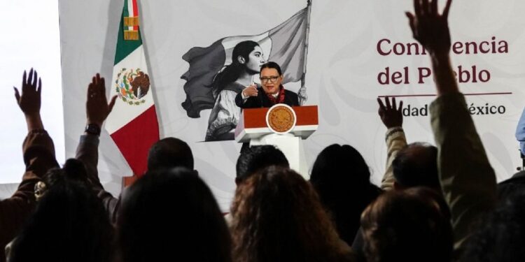 «En México no se persigue a nadie por pensar distinto», asegura Rosa Icela Rodríguez tras publicación de «lista» de periodistas y medios críticos