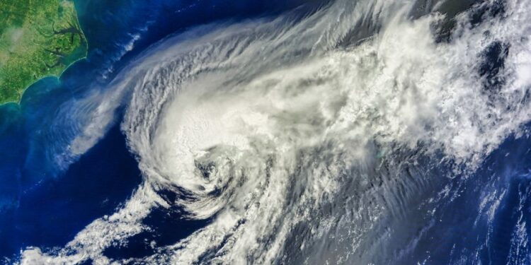 “Iselle” toma fuerza en el Pacífico, pero se mantiene lejos de Baja California Sur