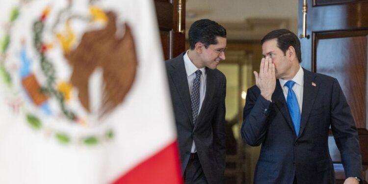 A puerta cerrada, Marco Rubio y Roberto Velasco abordan agenda bilateral en Washington