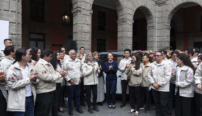 Claudia Sheinbaum presenta el minivehículo Olinia Carga; la convocatoria para su producción se publica en septiembre