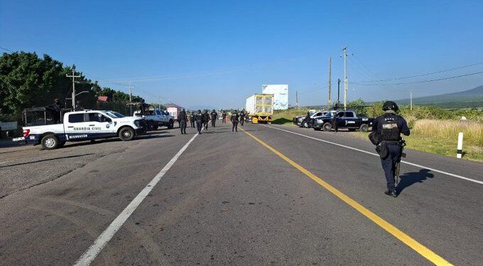 Detienen a nueve integrantes del CJNG ligados a ‘El Tío Lako’ y liberan nueve puntos carreteros en Michoacán