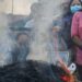 Celebran familias funerales sin cuerpos mientras Nepal busca a miles de desaparecidos