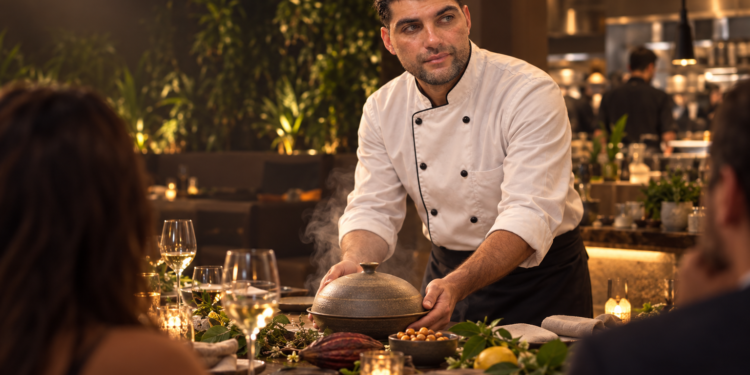 Luis Manuel Kadour Ponce presenta «Mesa Invisible», una cena donde los sentidos cambian la forma de cenar