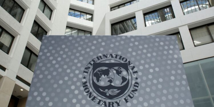 La IA podría aumentar la productividad en Europa, pero agravar las desigualdades, advierte el FMI