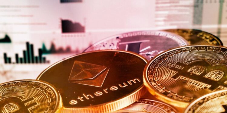 Crimen organizado se moderniza: usa criptomonedas, mensajería cifrada e IA para lavar dinero, alerta el GAFI