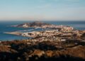España autoriza instalar carpas para más de mil migrantes que permanecen en Ceuta
