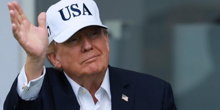 Trump desafía los límites de la IA: “El único control que necesita es un presidente fuerte”