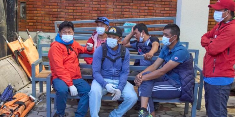 Avalancha en Nepal deja al menos dos muertos y 12 desaparecidos en el monte Himlung