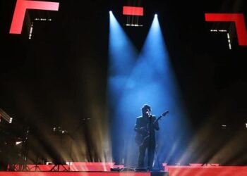 Siddhartha convierte el Palacio de los Deportes en un viaje entre la nostalgia y el presente
