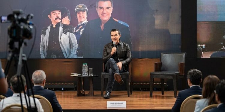 35 años de risas y un sueño cumplido: Adrián Uribe llega al Auditorio Nacional