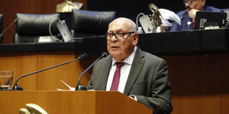 Aníbal Ostoa propone eliminar penalizaciones por cancelar servicios de telefonía móvil