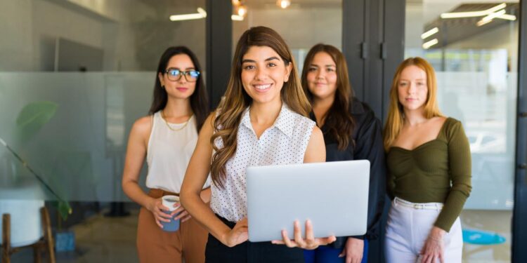 Empleabilidad desde el primer semestre: el nuevo estándar que exigen las empresas