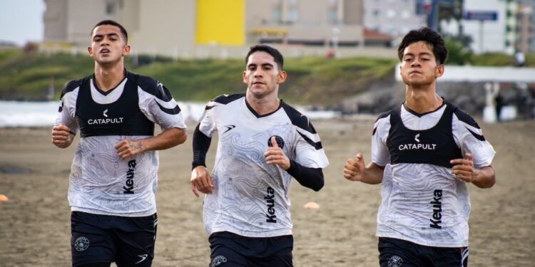 Piratas de Veracruz acerca a sus abonados al equipo antes del cierre del torneo