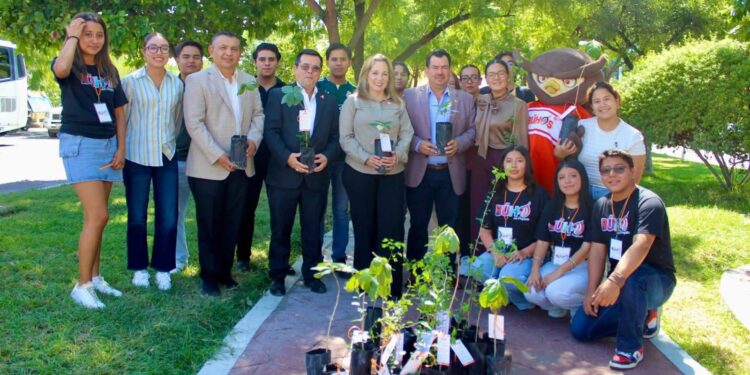 Realiza la UAT con éxito la jornada de reforestación “Jardines de Carrera”