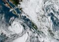 Huracán «Rachel» se debilita a categoría 1, pero se mantiene alerta por lluvias y alto oleaje en el Pacífico