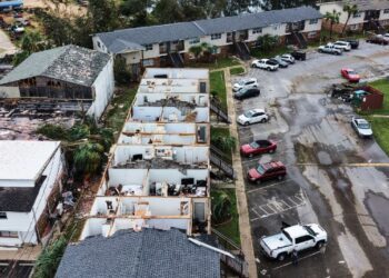 Huracán «Isaías» deja alrededor de 396 mil casas sin suministro eléctrico en Florida y Alabama