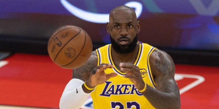 LeBron James listo para arrancar la temporada 2026 con los 76ers
