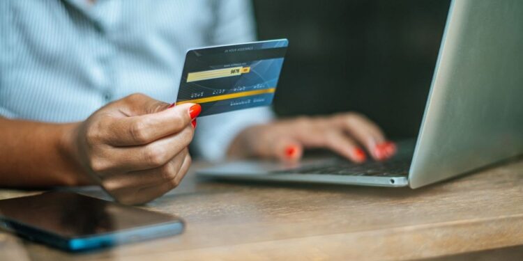 Debut bancario de Nu en México revela morosidad y créditos con CAT superior al 140%
