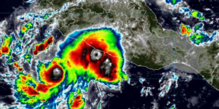 Tormenta tropical ‘Simón’ provoca cierre de puertos en Michoacán y Guerrero